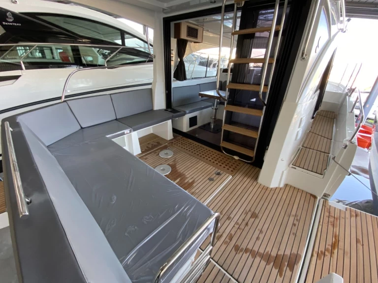 Motorboot mit oder ohne Skipper Bénéteau mieten in Ajaccio