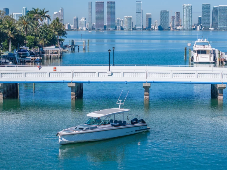 Motorboot mieten in Miami - Axopar 38 Sun-Top