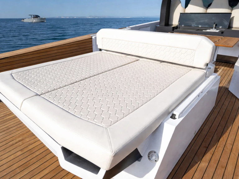 Maxim Max 44R mieten Ibiza Town