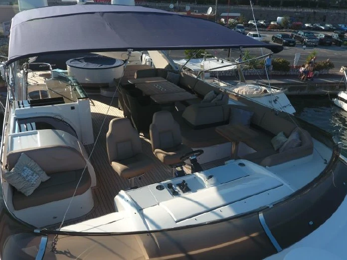 Yacht mieten in Port Vauban zum besten Preis