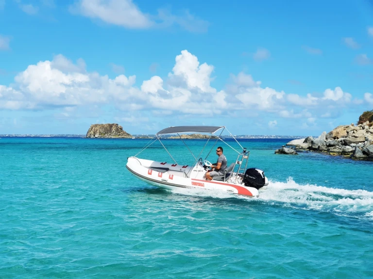 Motorboot mit oder ohne Skipper Semi-Rigide mieten in Marigot