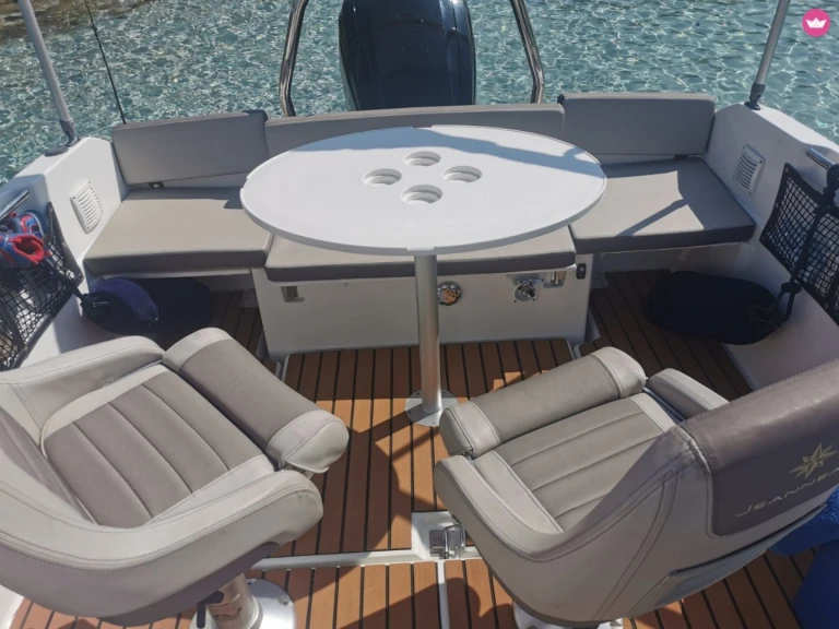 Ein Jeanneau Cap Camarat 5.5 WA Serie 2 mieten in Saint-Florent