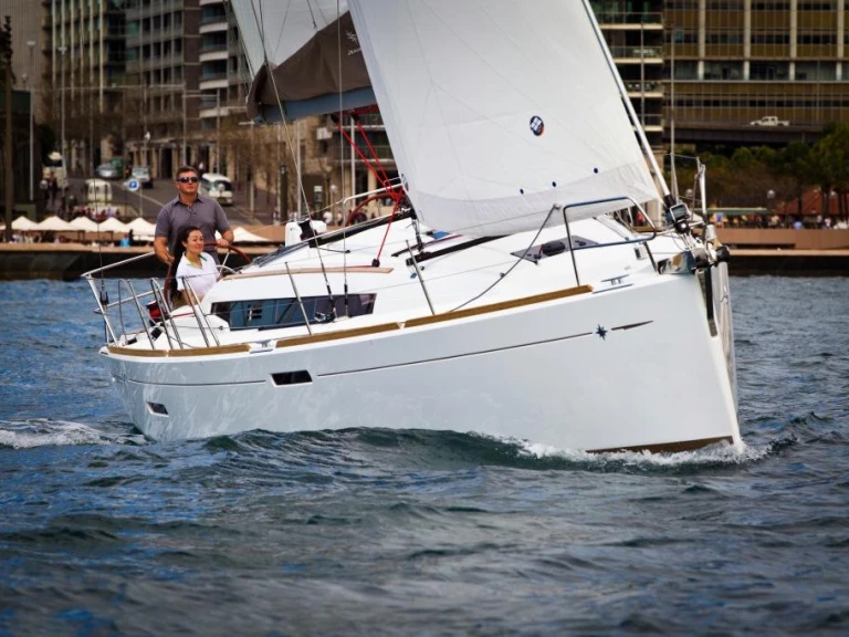 Ein Jeanneau Sun Odyssey 379 mieten in Port-Haliguen