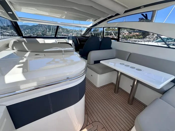 YachtCharter in Villeneuve-Loubet - Princess Princess V42 auf SamBoat