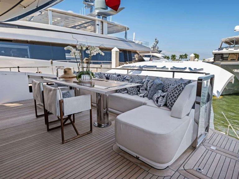 Vermietung Yacht Mangusta mit Führerschein
