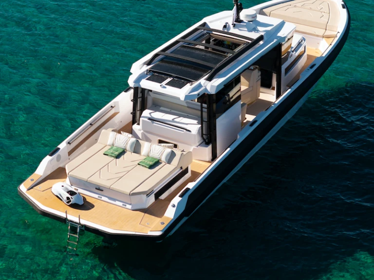 Motorboot mit oder ohne Skipper Technohull mieten in Olympic Marine