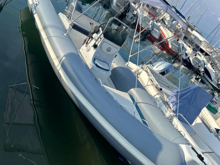 Schlauchboot mit oder ohne Skipper AQUA mieten in Italien
