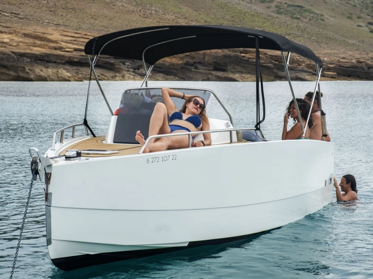 Vermietung Motorboot Nuva mit Führerschein