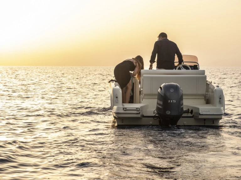 Ein Invictus  200SX mieten in Fornells