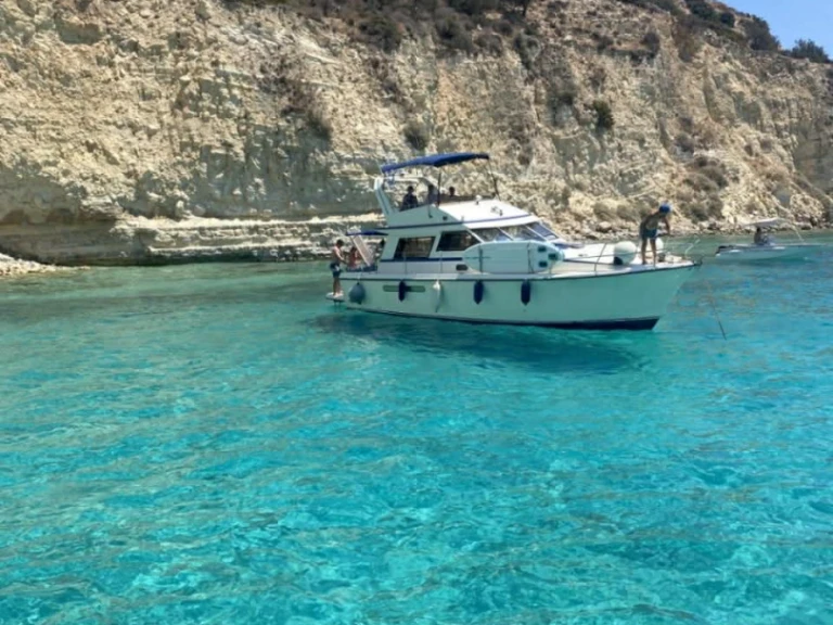 Motorboot mit oder ohne Skipper Princess mieten in Chania