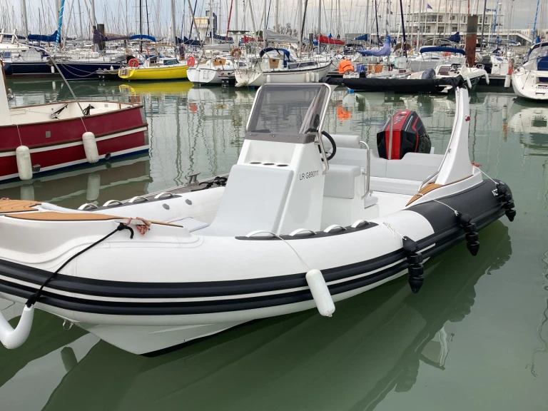 Ein Adrieti Super Luc 660 mieten in La Rochelle