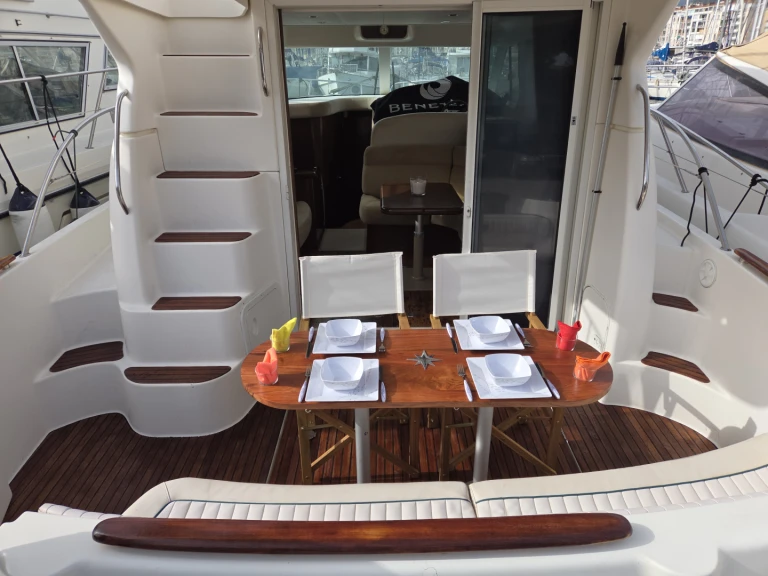 Ein Jeanneau Prestige 36 Fly mieten in Toulon
