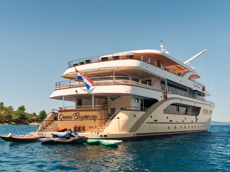 YachtCharter in Split -  Motoryacht Queen Eleganza auf SamBoat