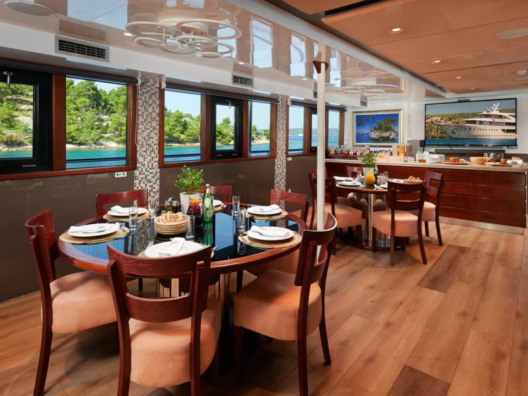 Ein  Motoryacht Queen Eleganza mieten in Split