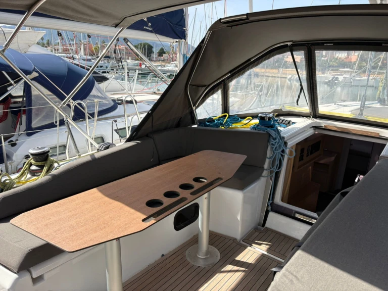 Boot mieten Furnari günstig Dufour 48