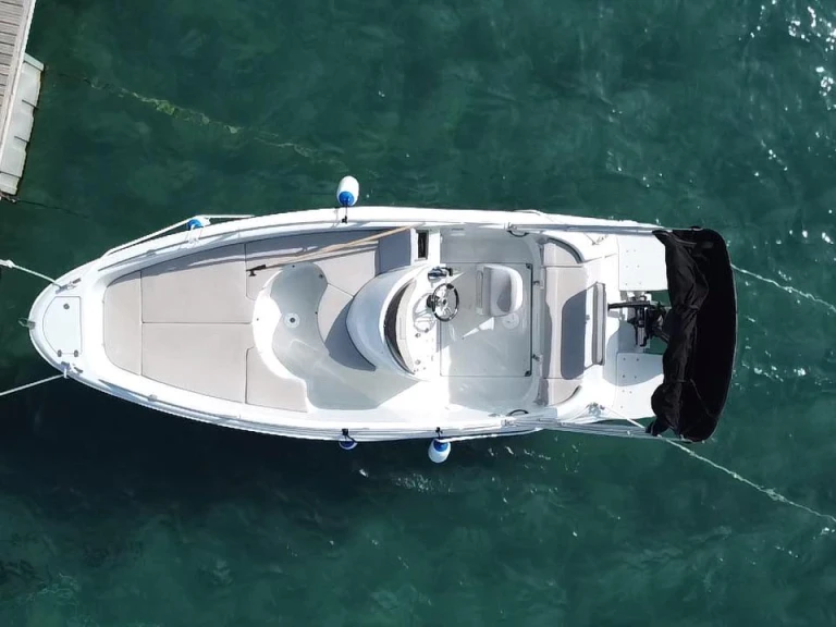 Ein Clear aries mieten in Giardini-Naxos