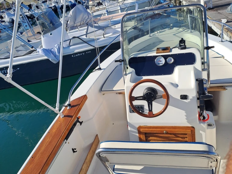 Motorboot mit oder ohne Skipper Ranieri mieten in La Spezia