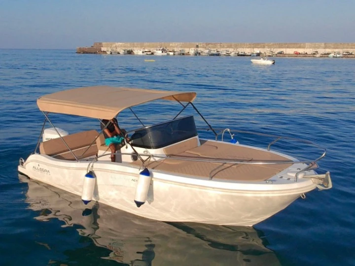 YachtCharter in Giardini-Naxos - Allegra Boats 21 Sun auf SamBoat