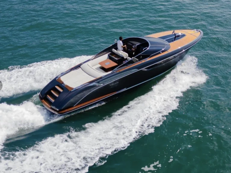 Motorboot mit oder ohne Skipper Riva mieten in Santa Eulària des Riu