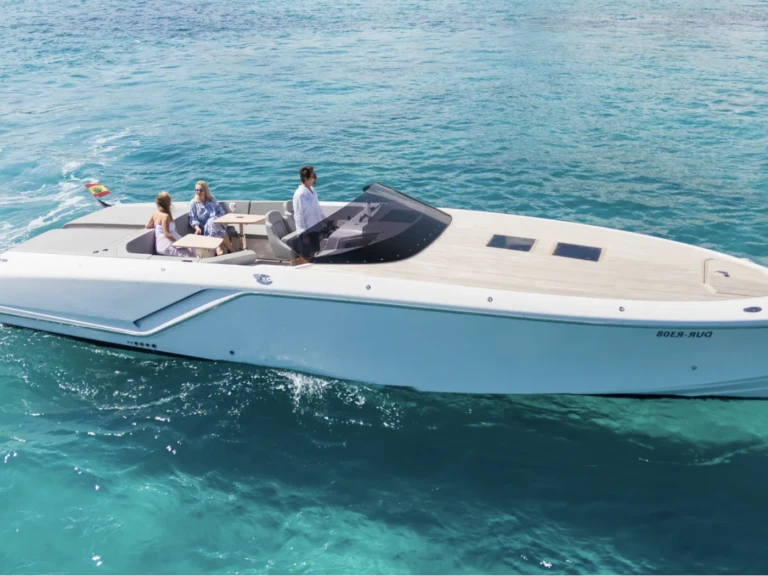 Ein Frausher Ghost mieten in Santa Eulària des Riu