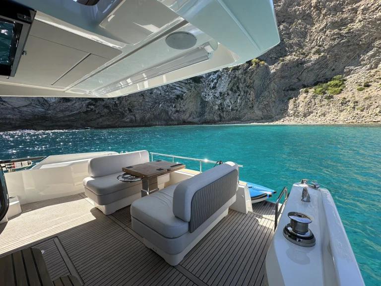 YachtCharter in Santa Eulària des Riu - Prestige Yachts F49 auf SamBoat