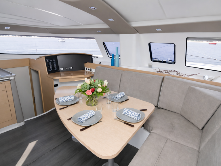 Ein Fountaine Pajot Lipari 41 mieten in Marseille