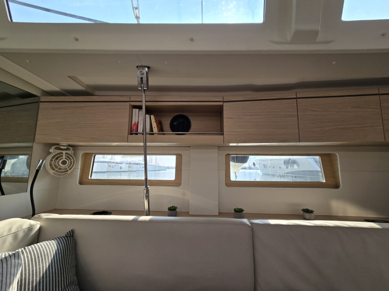 Ein Bénéteau Oceanis 51.1 mieten in Álimos