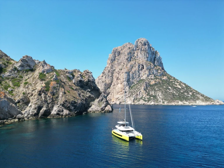 Katamaran mieten in Santa Eulària des Riu - Lagoon Lagoon 55 (NEW 2025) + crew / 8 guests