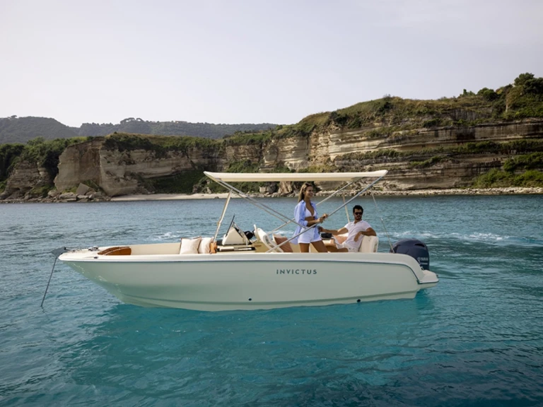 Ein Invictus  200SX mieten in Fornells