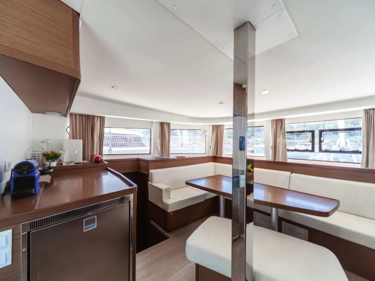 Boot mieten Capo d'Orlando günstig Lagoon 42