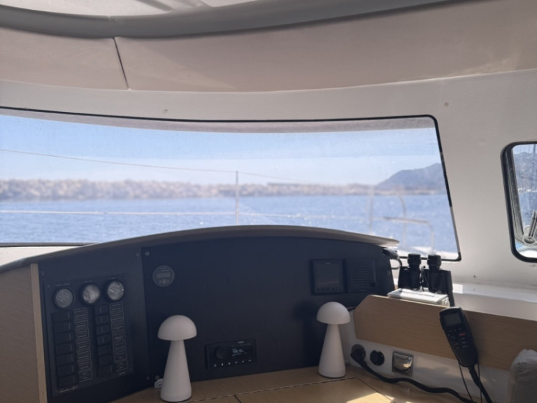 Ein Fountaine Pajot Lipari 41 mieten in Marseille