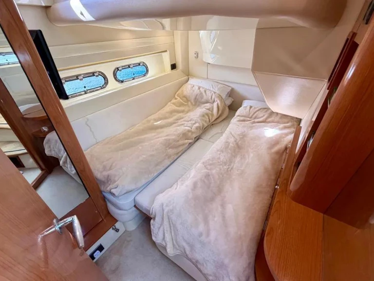 YachtCharter in Antibes - Sealine F425  auf SamBoat