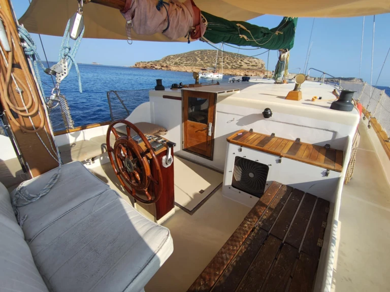 Segelboot mieten in Sant Antoni de Portmany zum besten Preis