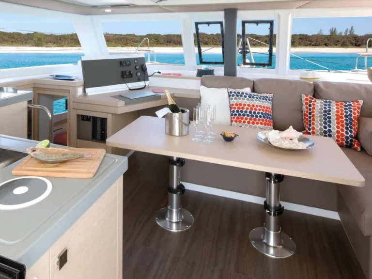 Katamaran mieten in Cogolin - Fountaine Pajot Lucia 40 (3cab)