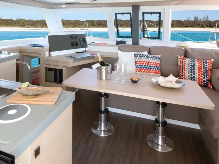 Katamaran mieten in Cogolin - Fountaine Pajot Lucia 40 (3cab)