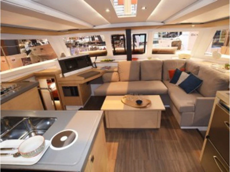 Fountaine Pajot Lucia 40 mieten Port Grimaud