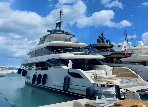 Ein Benetti Yachts (Italie Oasis 40M mieten in Frankreich