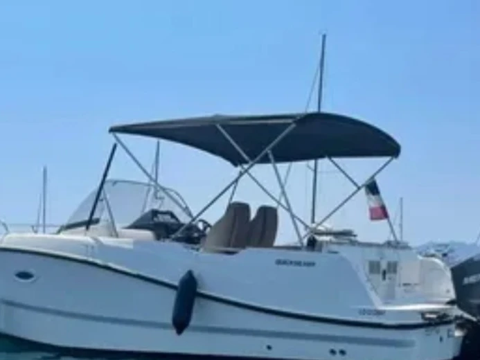 Quicksilver Activ 755 Sundeck mieten Hyères