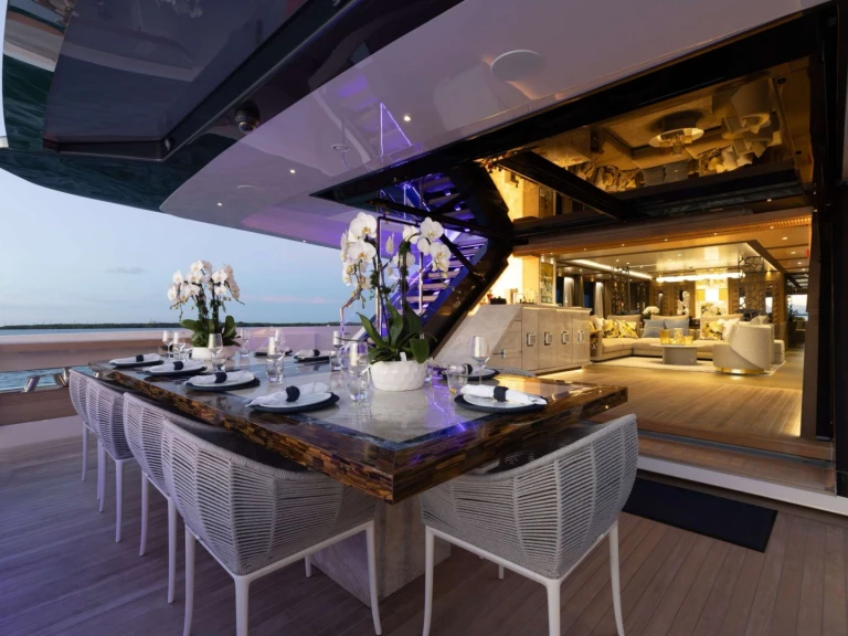 Ferretti Never Blue mieten Miami