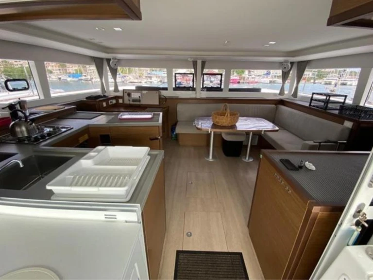 Ein Lagoon Lagoon 450 mieten in Figari