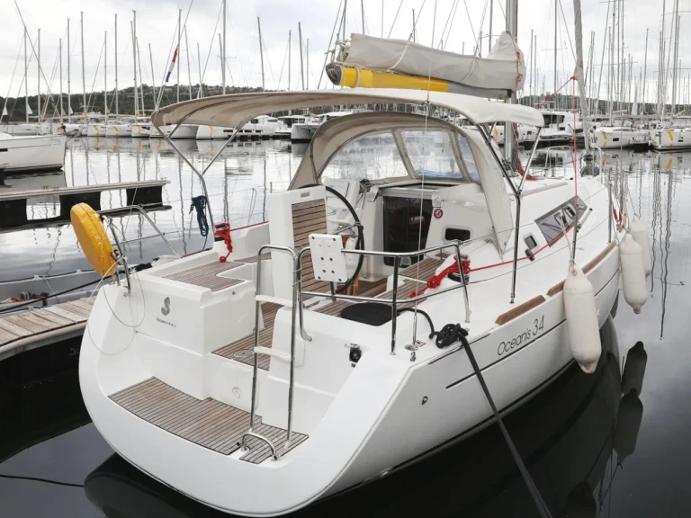 Ein Bénéteau Oceanis 34 mieten in Punat