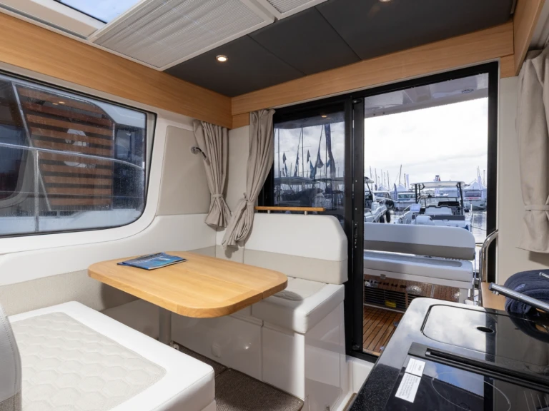 Ein Nimbus Nimbus Commuter C11 mieten in Split