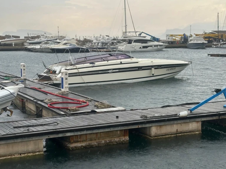 Vermietung Motorboot Cherokee Yachts  mit Führerschein