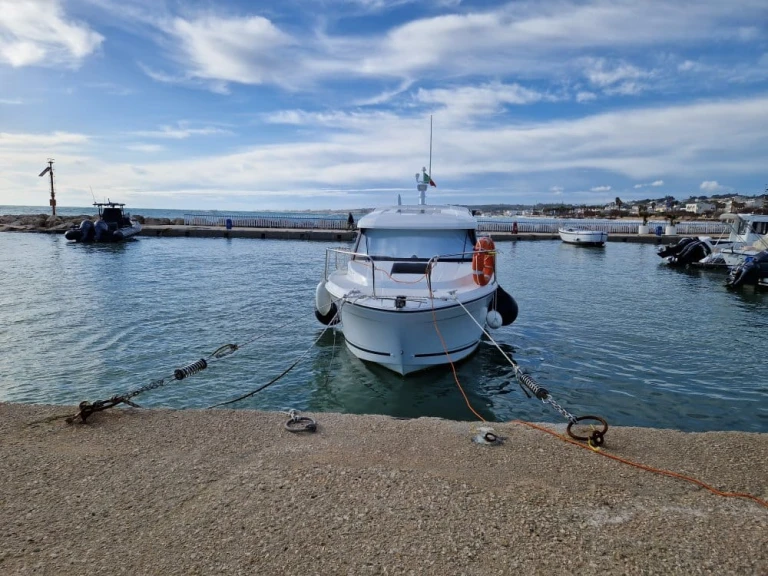 Ein Jeanneau Merry Fisher 695 series2 mieten in Torre Vado