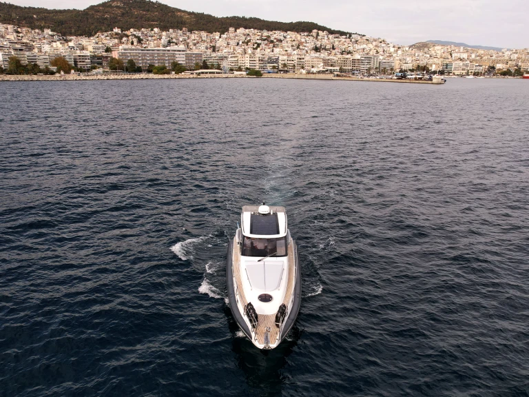 Ein Dromor Commander 40 mieten in Kavála