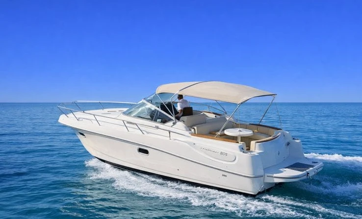 Ein Jeanneau Leader 805 mieten in Mandelieu-la-Napoule