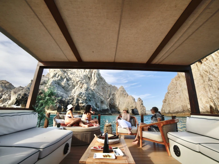 Motorboot mit oder ohne Skipper Custom Made mieten in Cabo San Lucas
