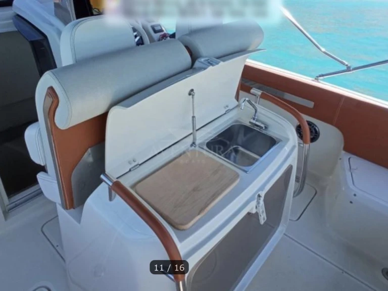 Vermietung Motorboot Invictus  mit Führerschein