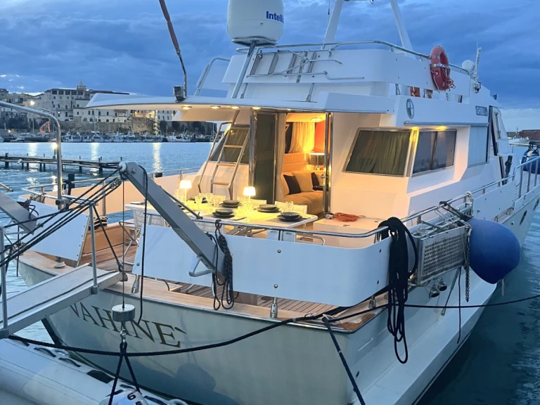 Ein Ghibli Ghibli 19 mieten in Porto Termoli