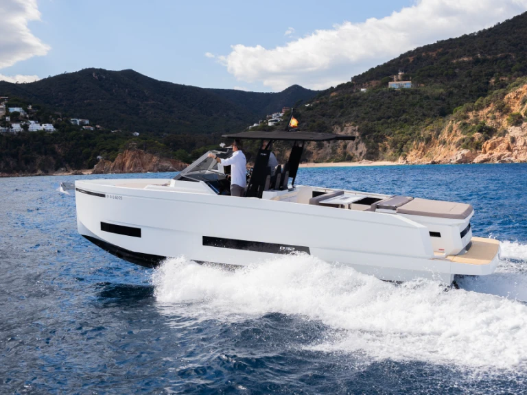 Ein De Antonio D32 mieten in Marina Botafoch